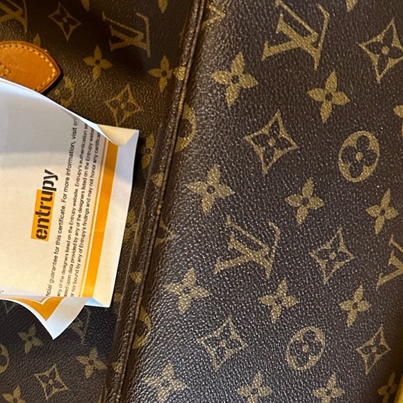 Authentic Neverfull MM Louis Vuitton Tote - Picture 5 of 15